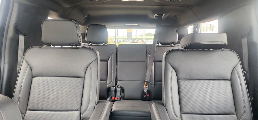 Used 2025 GMC Yukon XL Denali RWD image 39