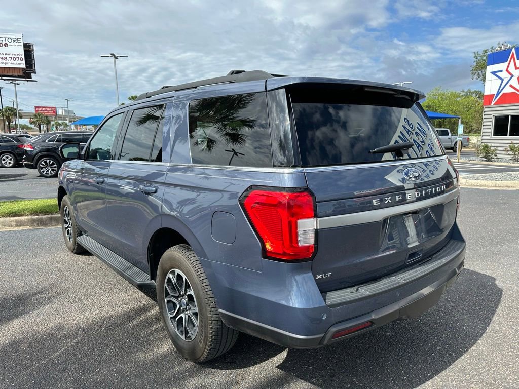 Used 2023 Ford Expedition XLT image 4