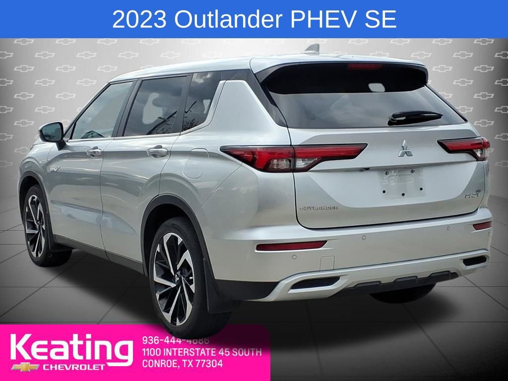 Used 2023 Mitsubishi Outlander SE image 2