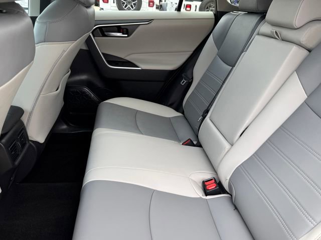 Used 2025 Toyota RAV4 XLE Premium image 31