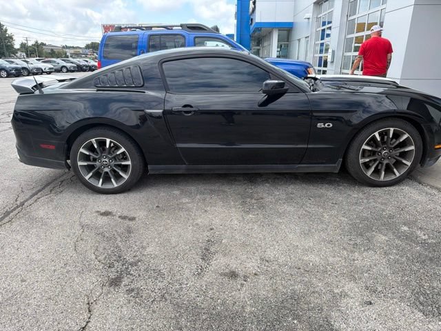 Used 2011 Ford Mustang GT Premium w/ GT Coupe Accessory Pkg 5 RWD image 4