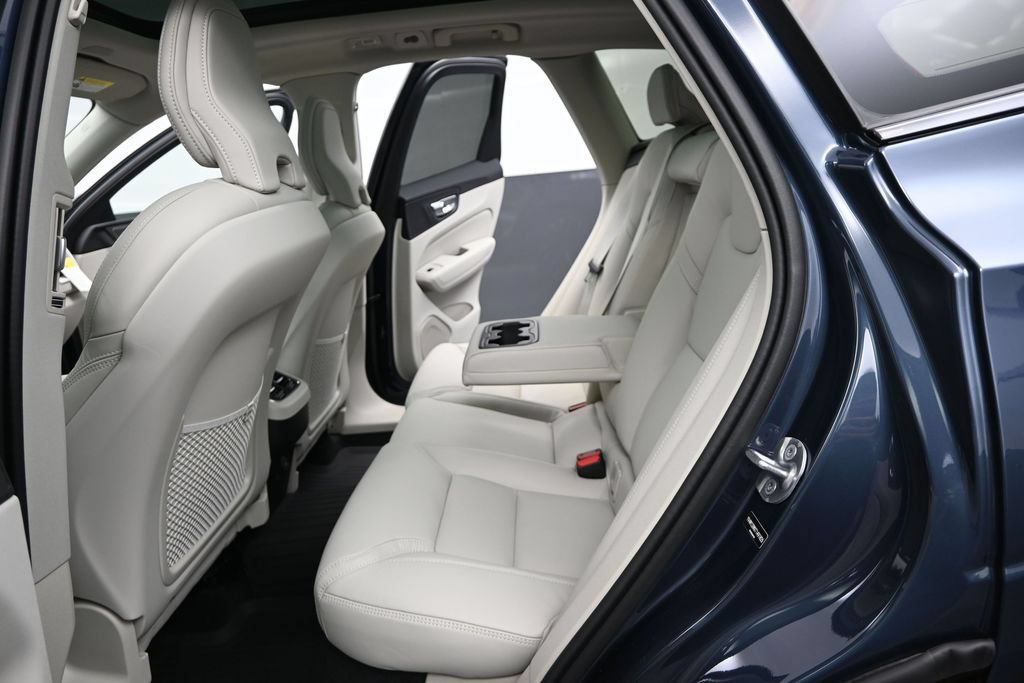 New 2026 Volvo XC60 B5 Ultra w/ Climate Package AWD/4WD image 15