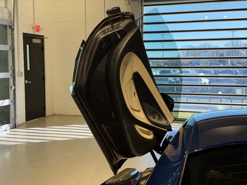 Used 2016 McLaren 570S Coupe image 17