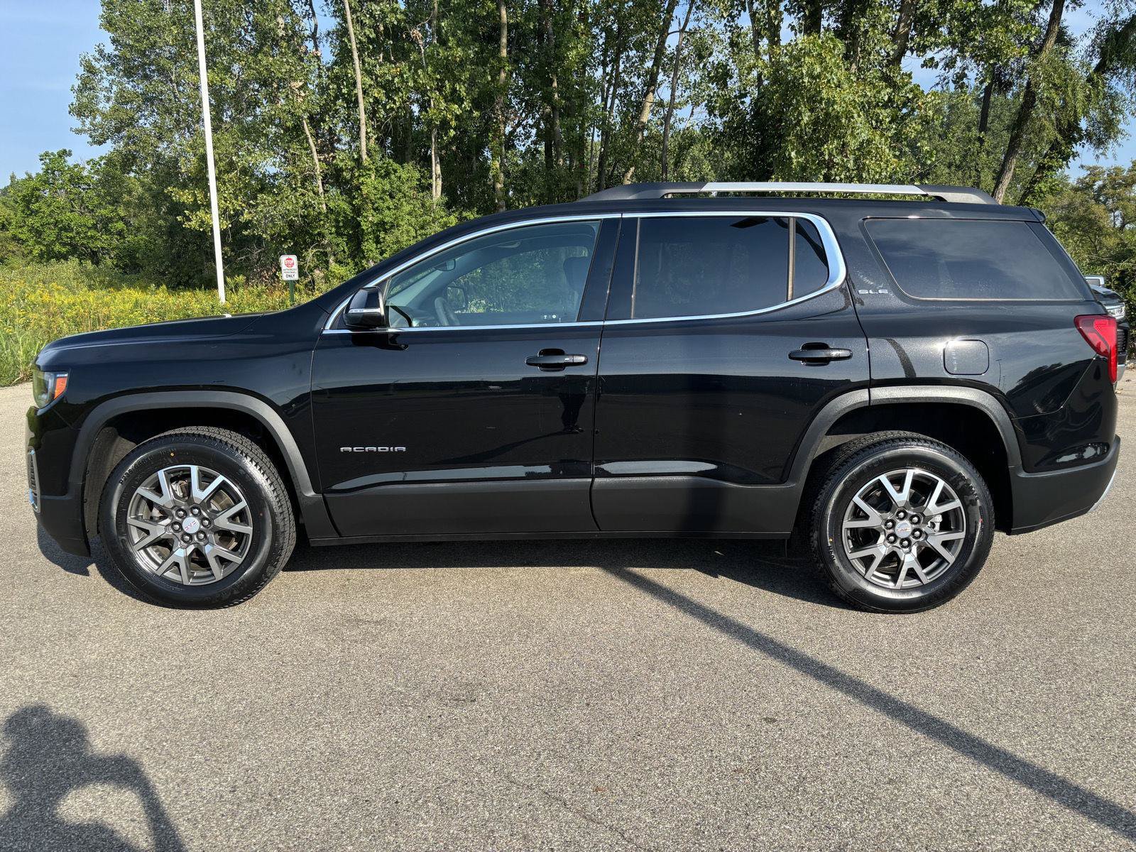 Used 2023 GMC Acadia SLE w/ Driver Convenience Package AWD/4WD image 2
