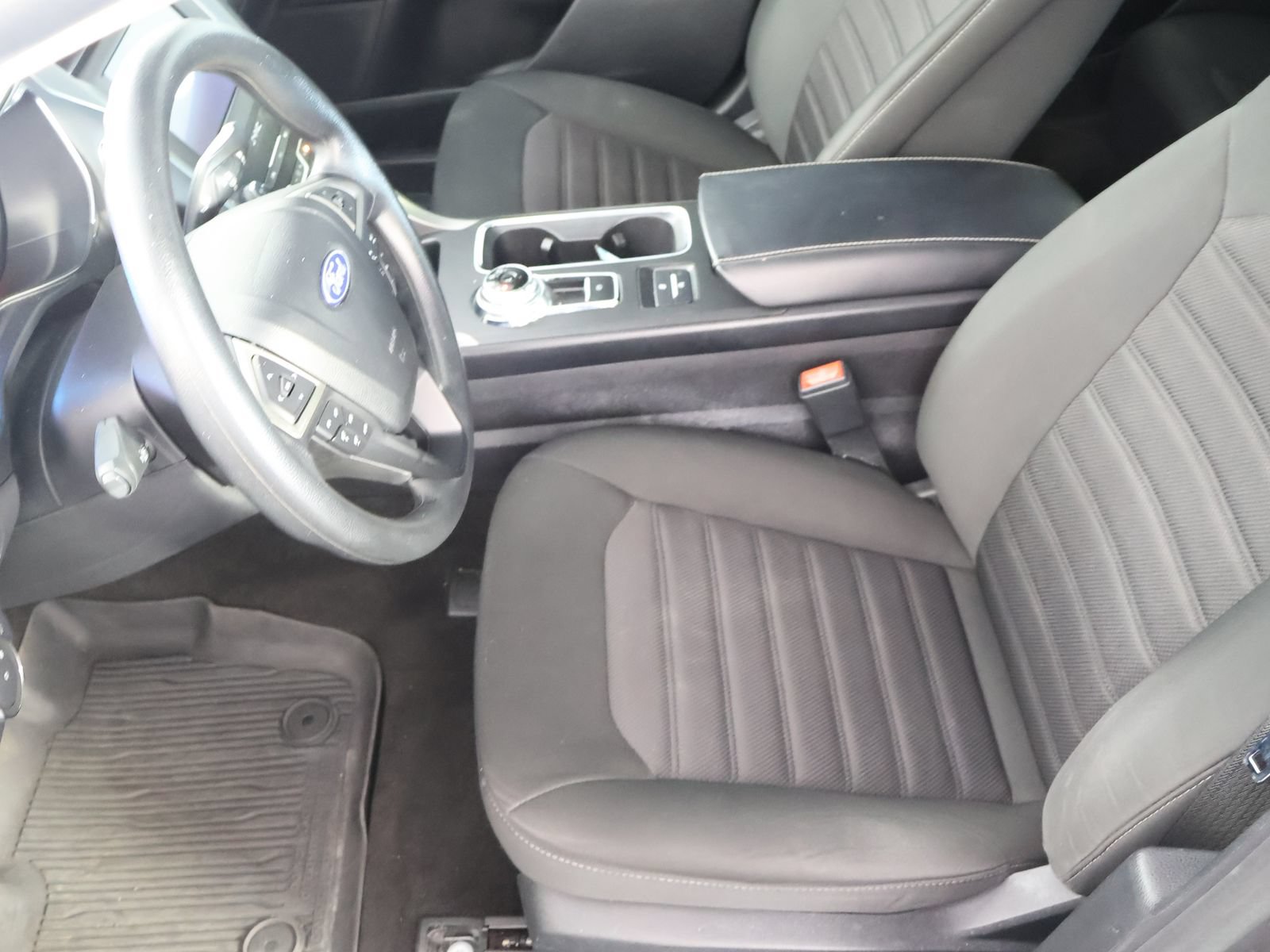 Used 2020 Ford Fusion SE FWD image 23