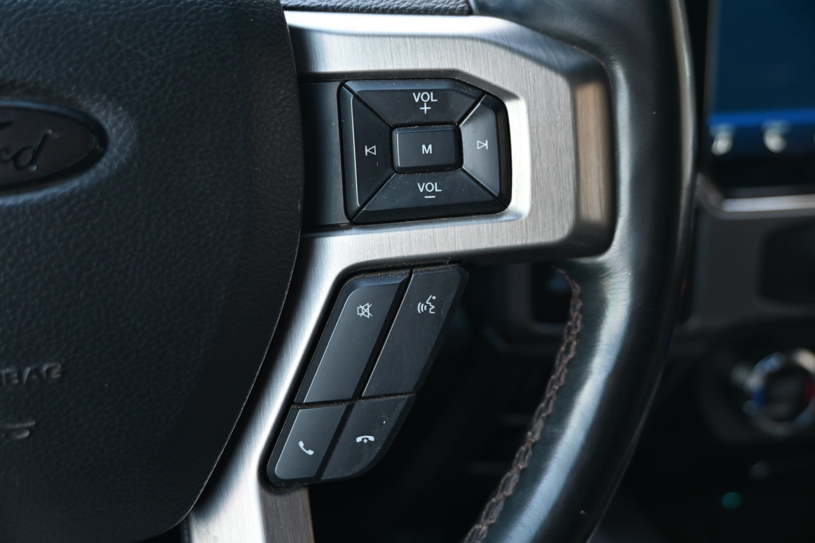Used 2022 Ford F250 Platinum w/ FX4 Off-Road Package AWD/4WD image 34