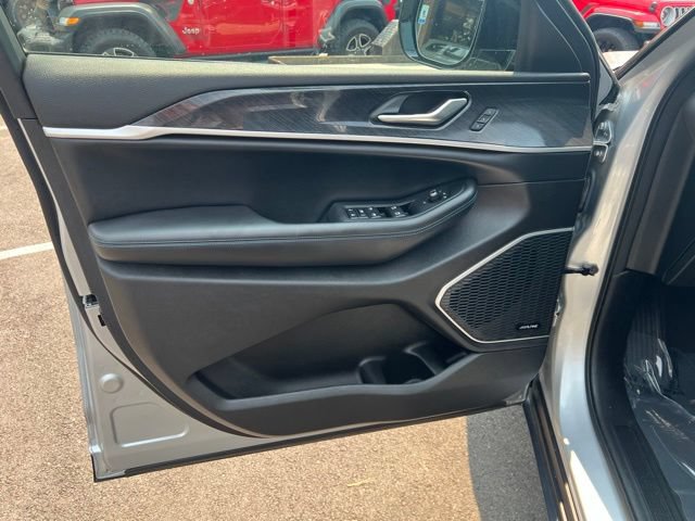Used 2023 Jeep Grand Cherokee Trailhawk AWD/4WD image 4
