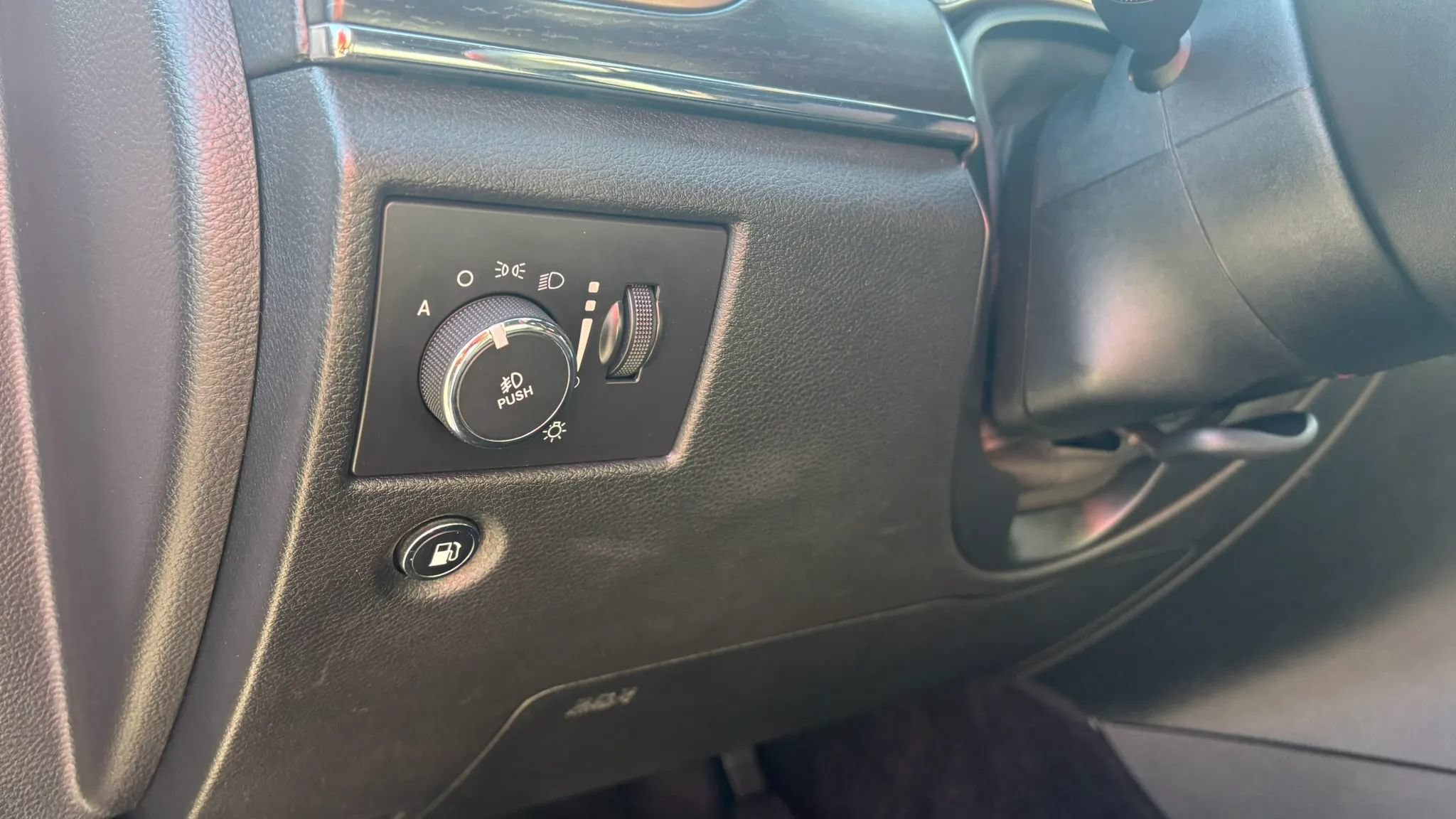 Used 2014 Jeep Grand Cherokee Limited AWD/4WD image 17