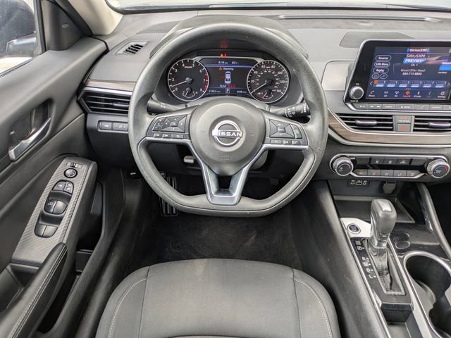 Used 2024 Nissan Altima 2.5 SV FWD image 16