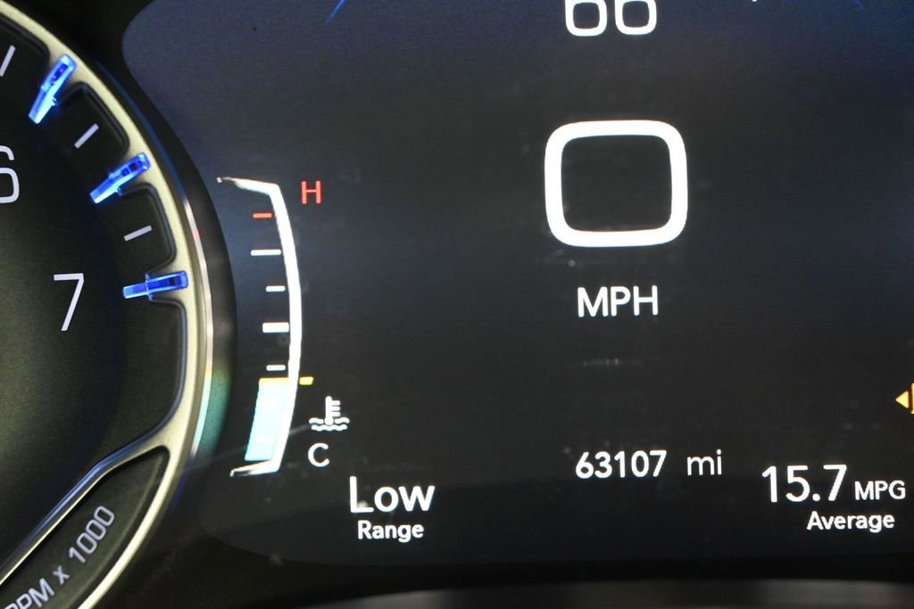 Used 2023 Chrysler Pacifica Touring-L FWD image 16