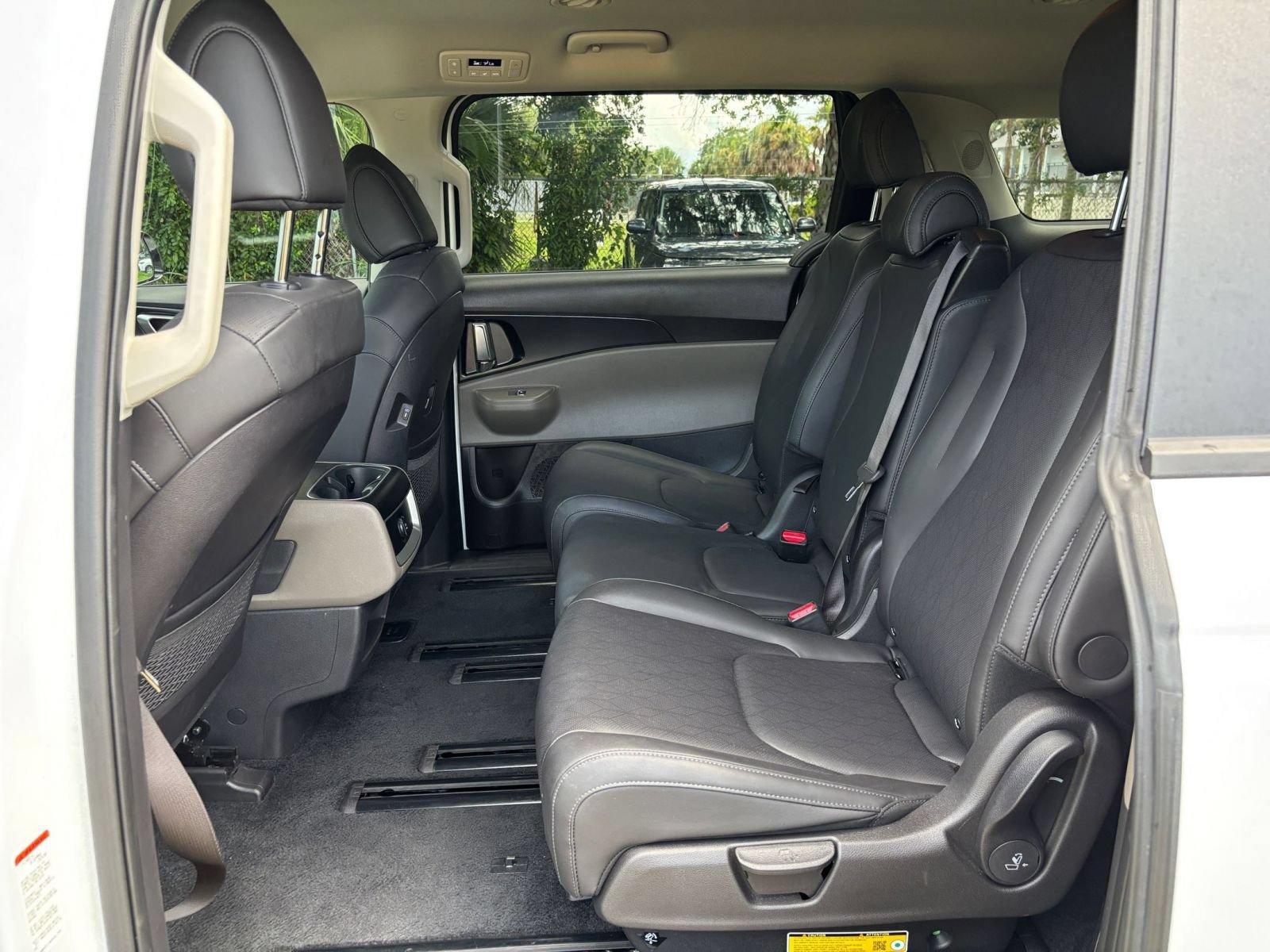 Used 2026 Kia Carnival FWD image 28