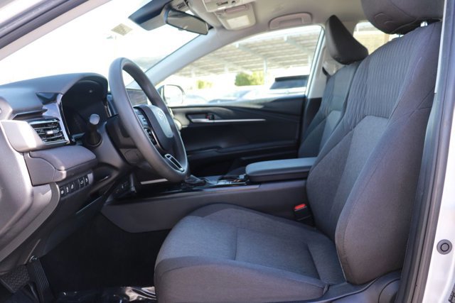 Used 2025 Toyota Camry LE image 10