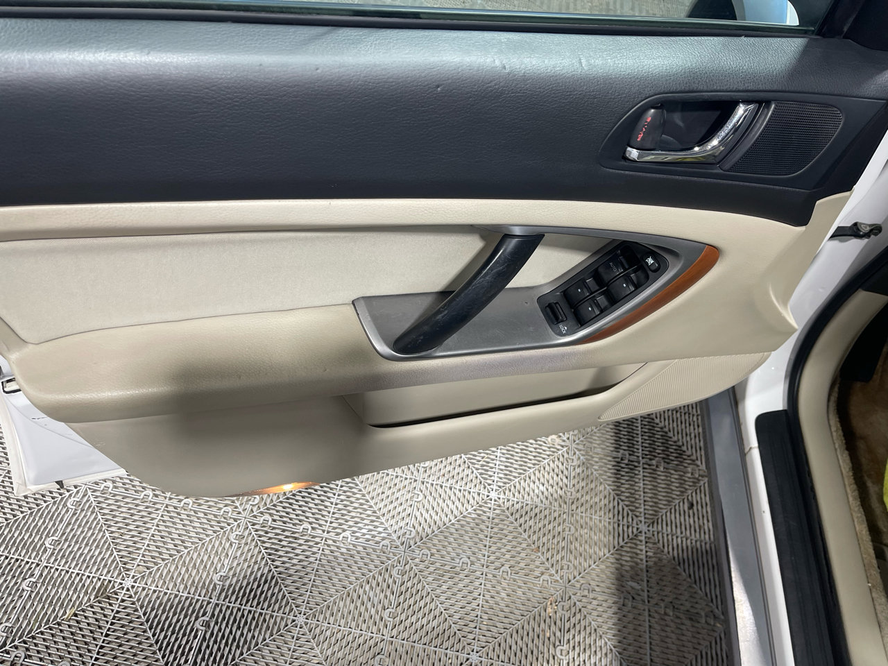 Used 2005 Subaru Outback 2.5i image 27