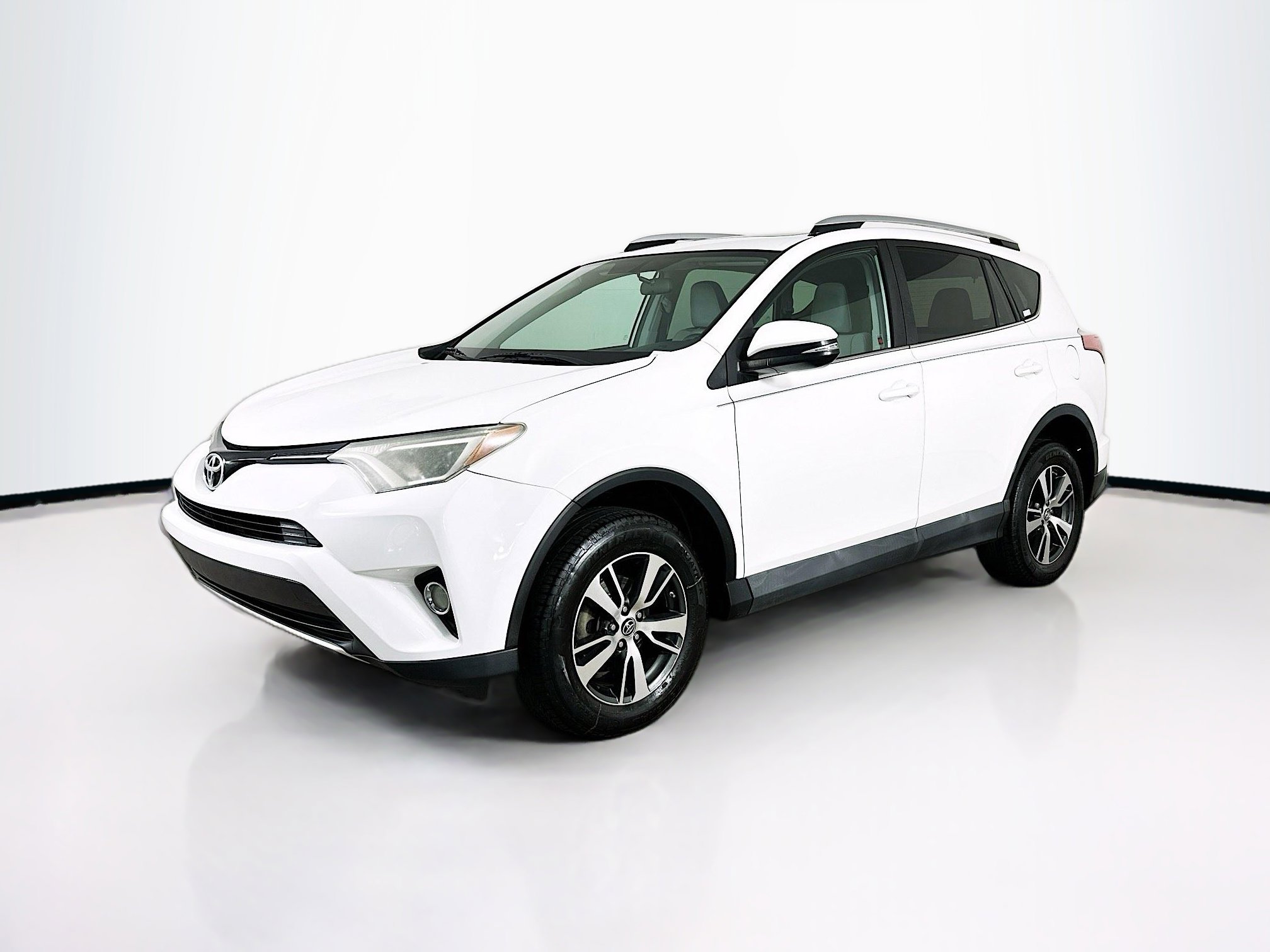 Used 2016 Toyota RAV4 XLE image 3