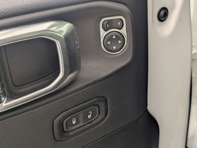 Used 2025 Jeep Wrangler Unlimited Sahara image 11