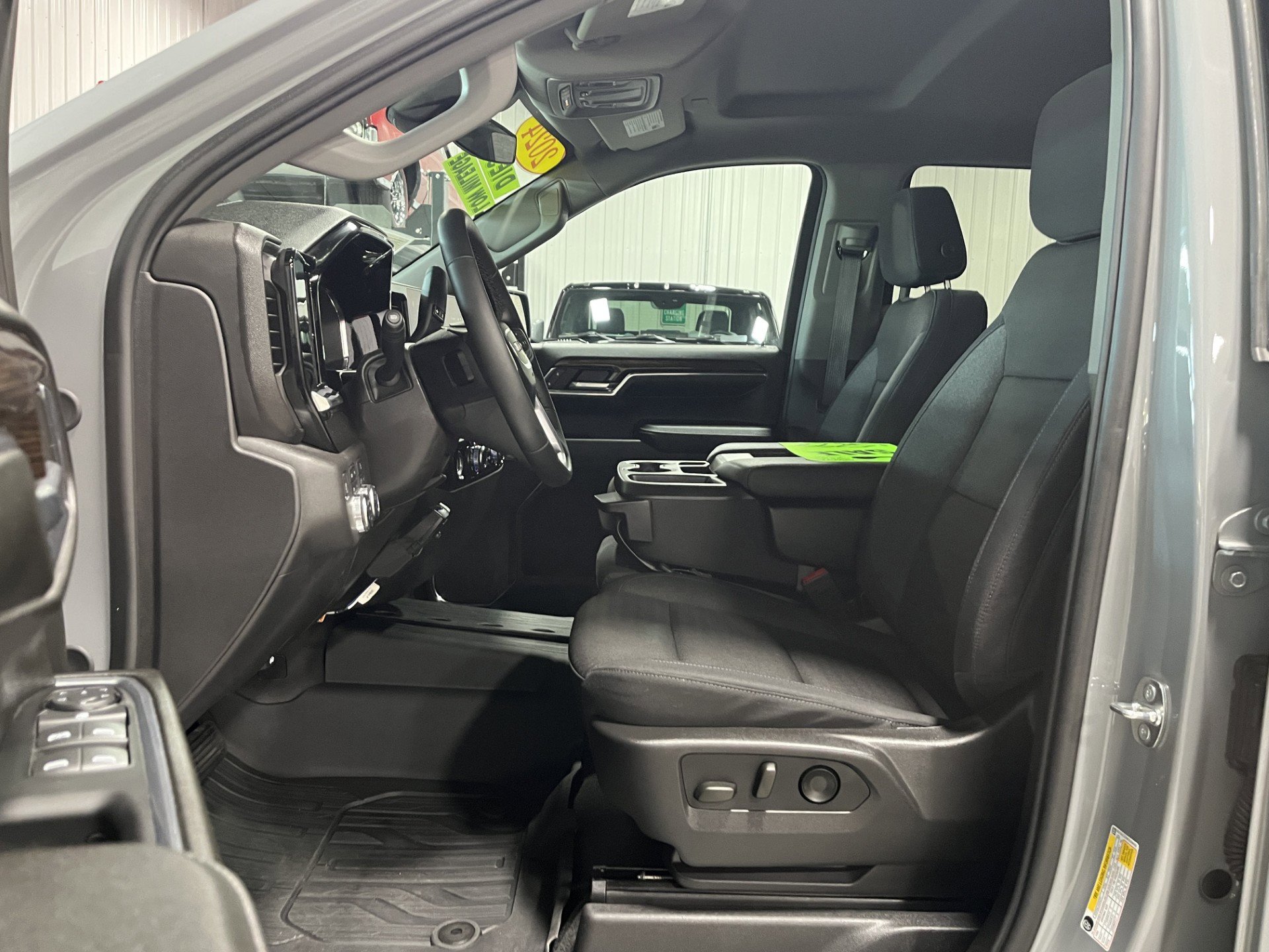 Certified 2024 GMC Sierra 1500 Elevation w/ LPO, Elevation Black Package AWD/4WD image 13