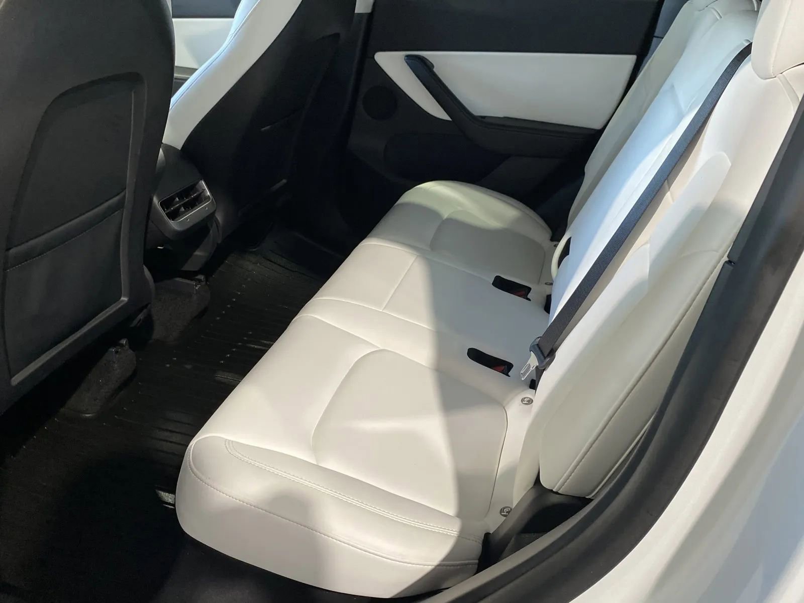 Used 2021 Tesla Model Y Long Range image 9