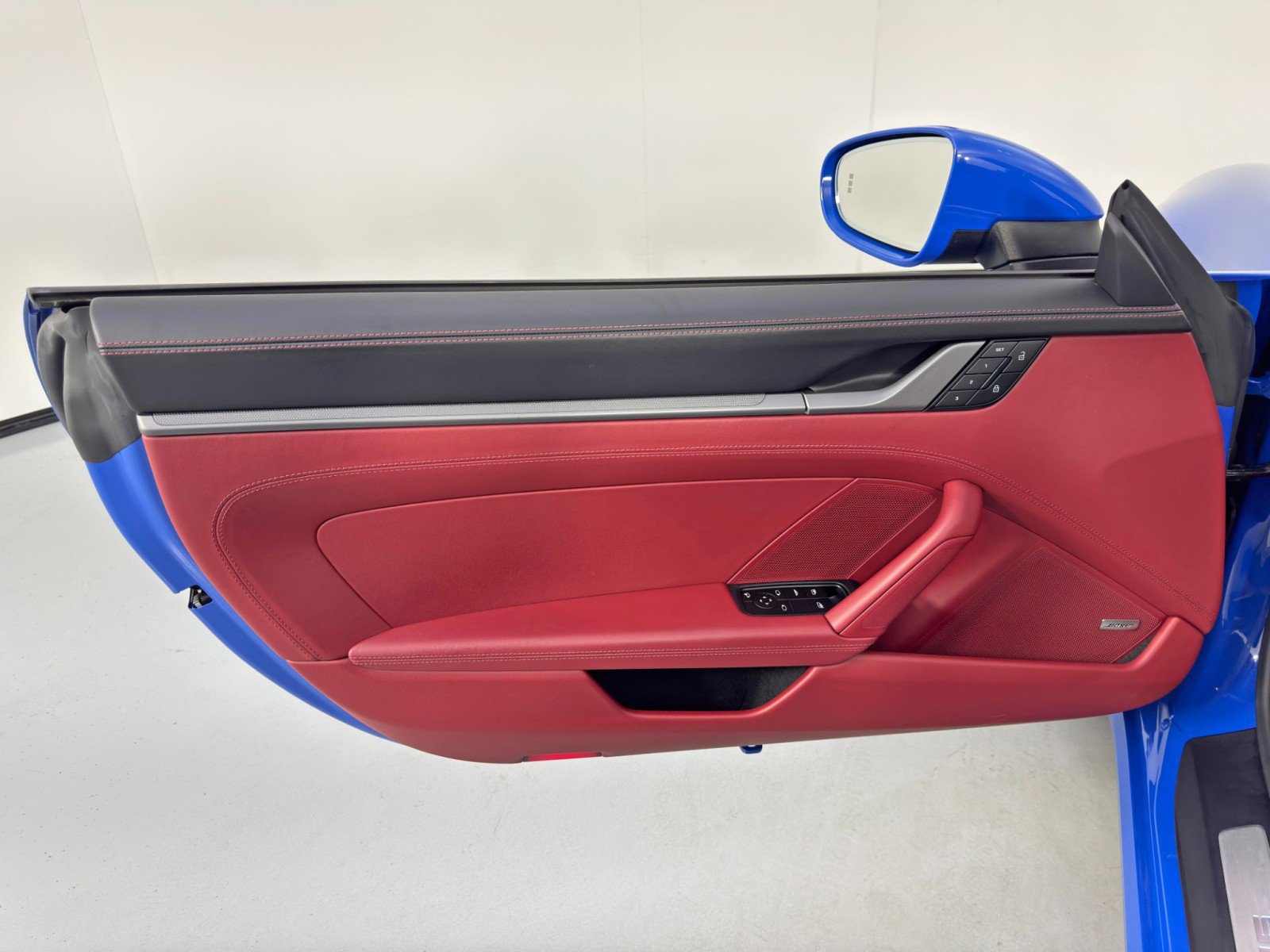 Used 2025 Porsche 911 Carrera RWD image 44
