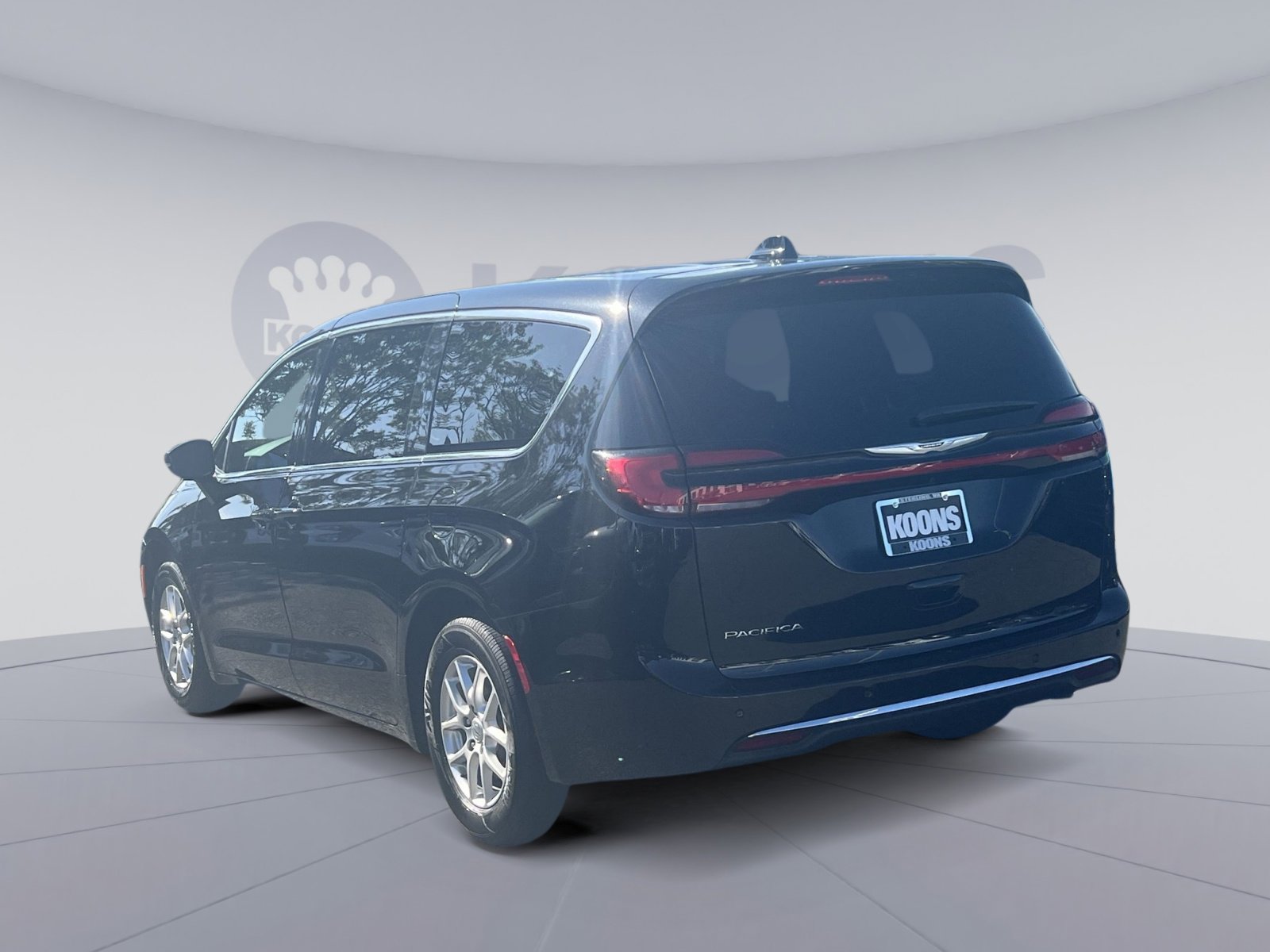 Used 2025 Chrysler Pacifica Select FWD image 8