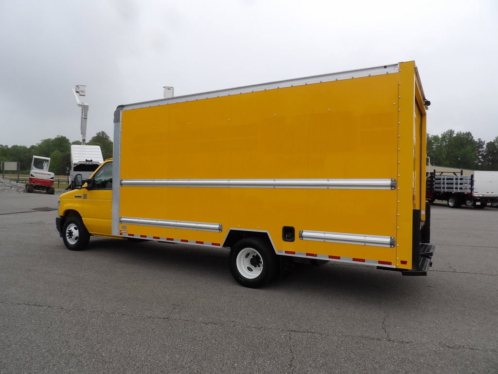 Used 2021 Ford E-350 and Econoline 350 Super Duty RWD image 4