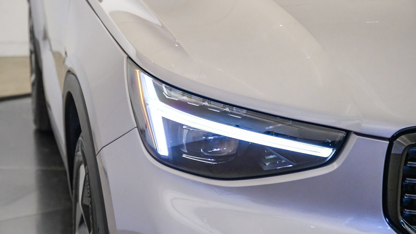 Certified 2026 Volvo XC40 B5 Plus AWD/4WD image 8