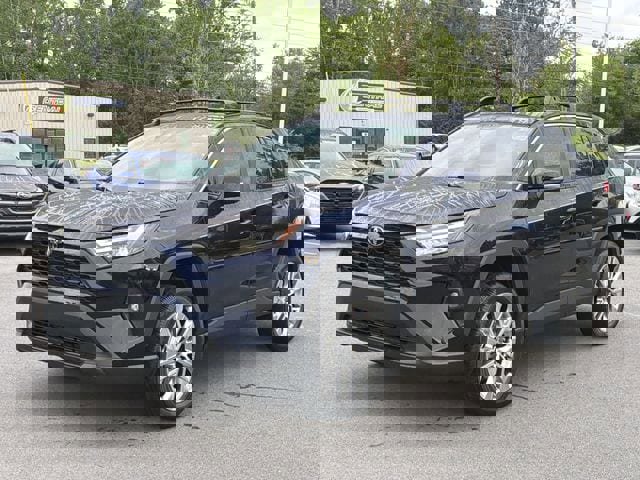 Used 2025 Toyota RAV4 XLE Premium image 7