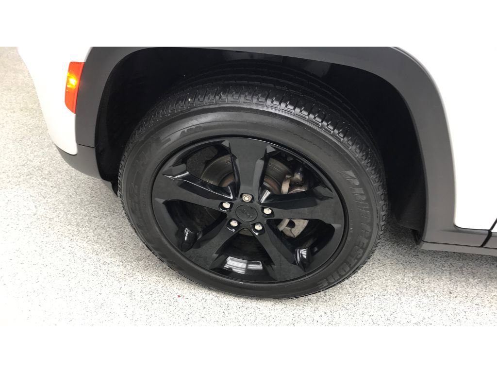 Used 2023 Jeep Grand Cherokee Altitude image 5