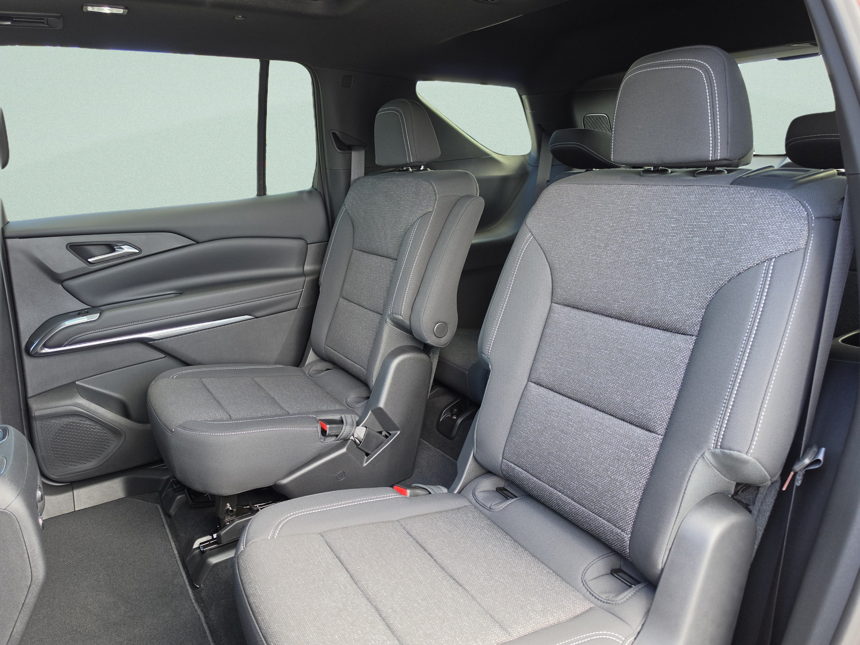 New 2027 Chevrolet Traverse LT w/ Sun and Wheel Package AWD/4WD image 23
