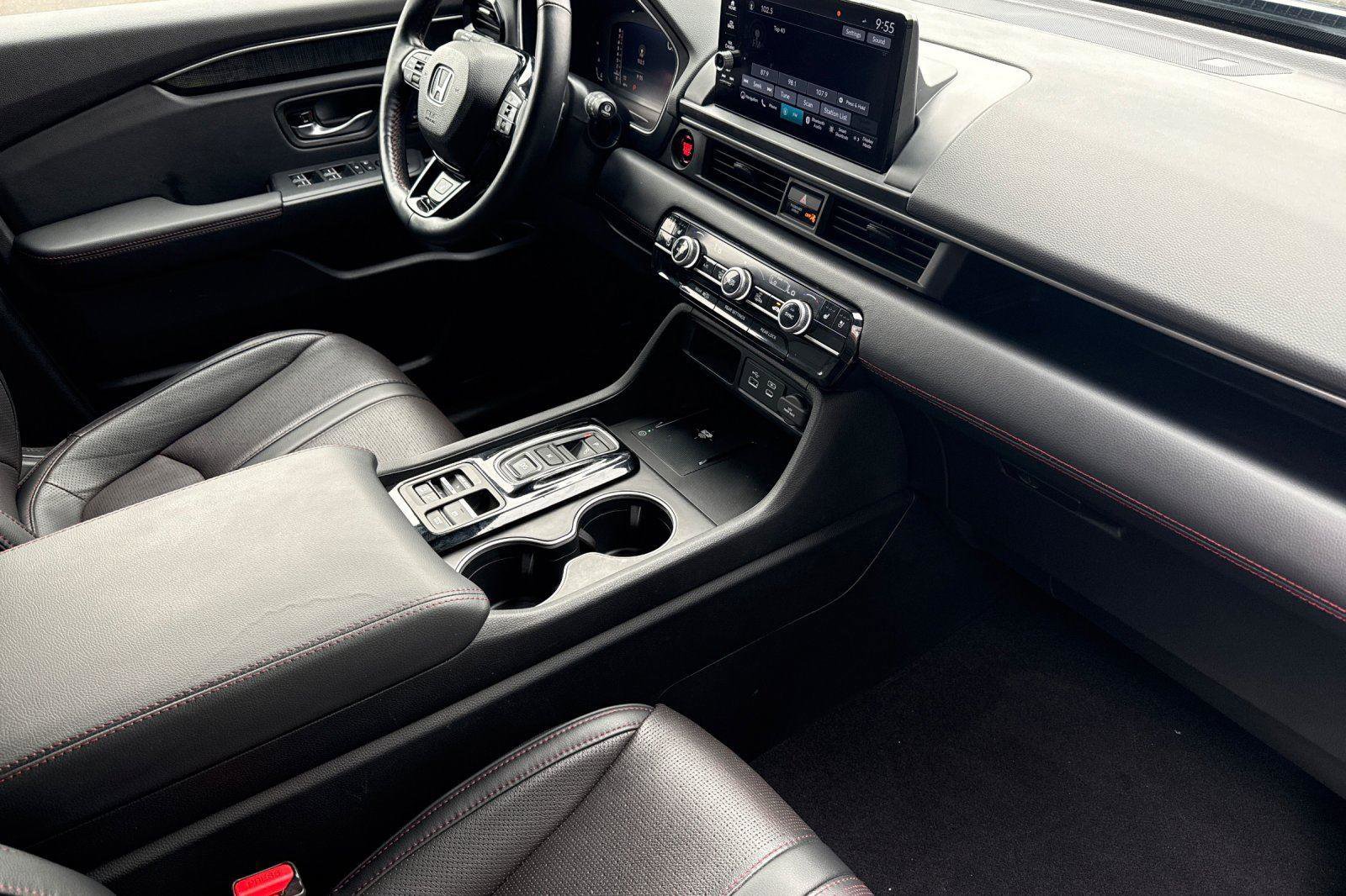 Certified 2025 Honda Pilot Black Edition image 17