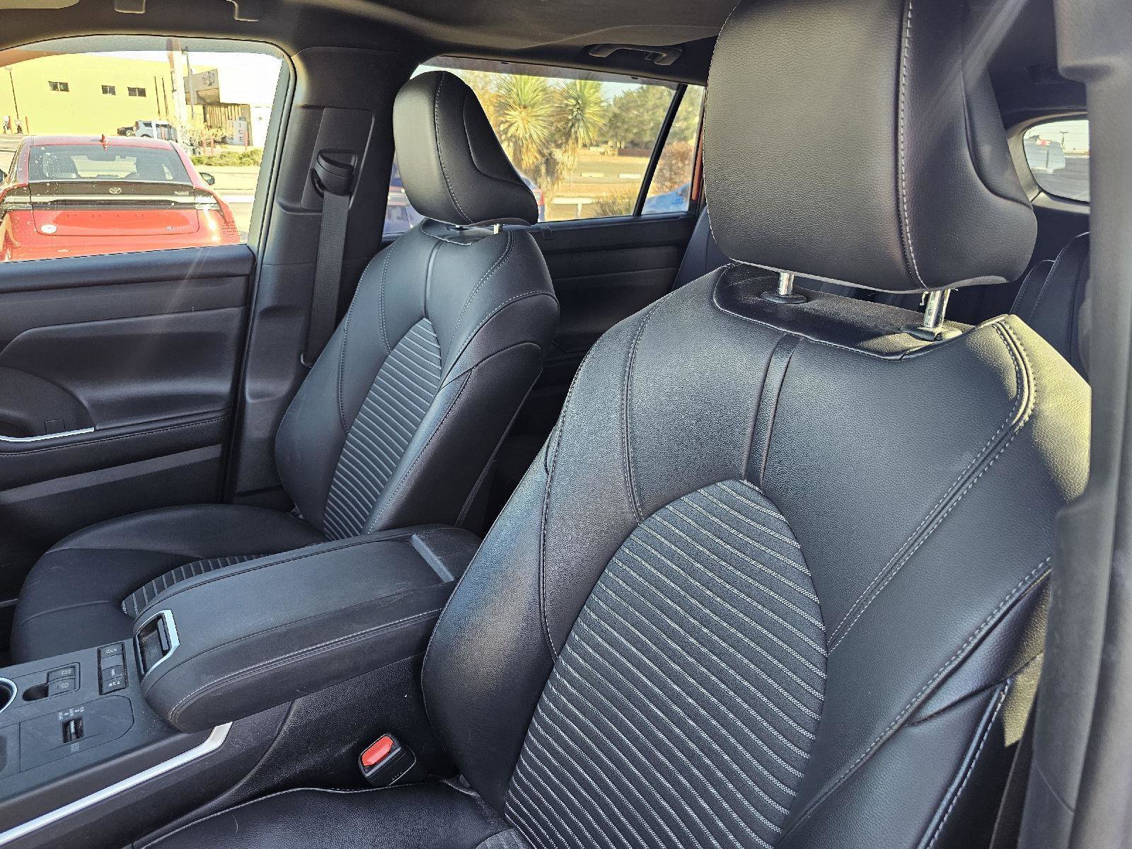 Used 2021 Toyota Highlander XSE image 19