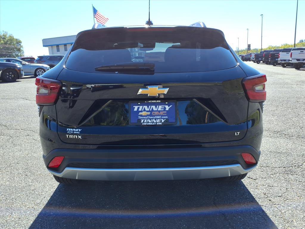 Used 2025 Chevrolet Trax LT FWD image 4