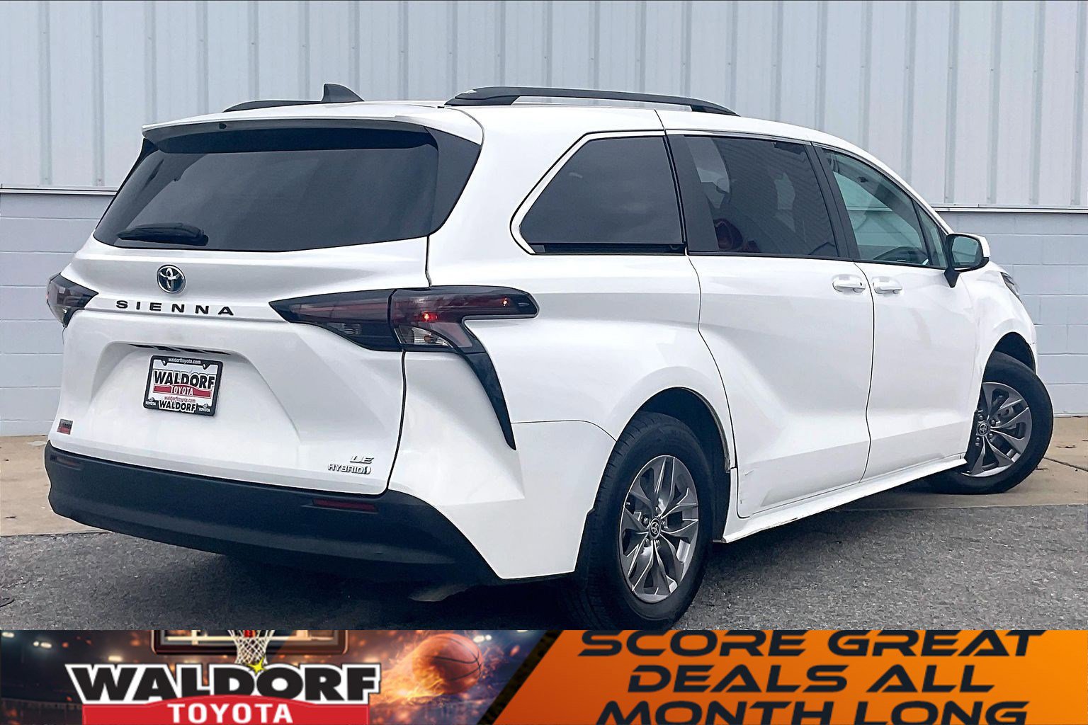 Used 2023 Toyota Sienna LE w/ LE Plus Package image 17