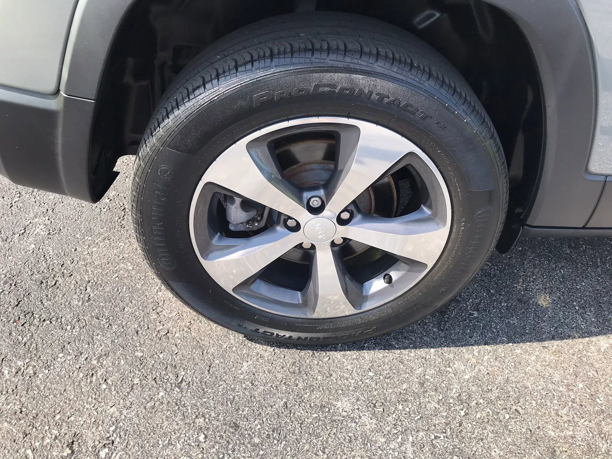 Used 2019 Jeep Cherokee Limited w/ Technology Group AWD/4WD image 46