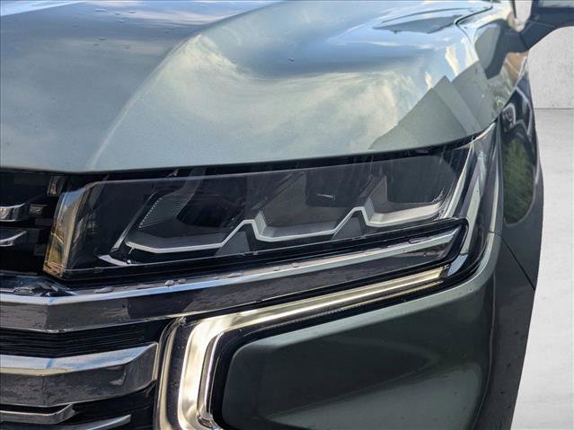 Used 2023 Chevrolet Suburban Premier image 9