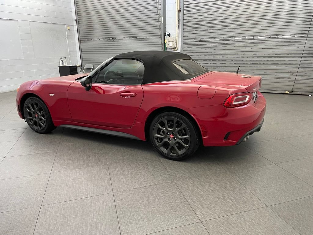 Used 2018 FIAT 124 Spider Abarth w/ Convenience Group RWD image 11