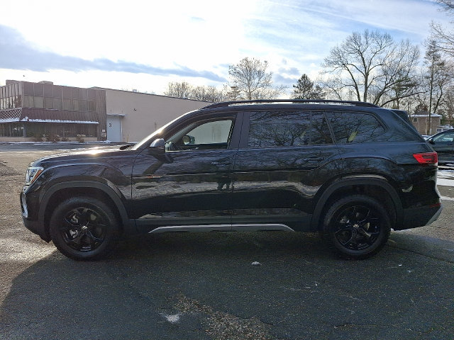Certified 2025 Volkswagen Atlas Peak Edition SE AWD/4WD image 6