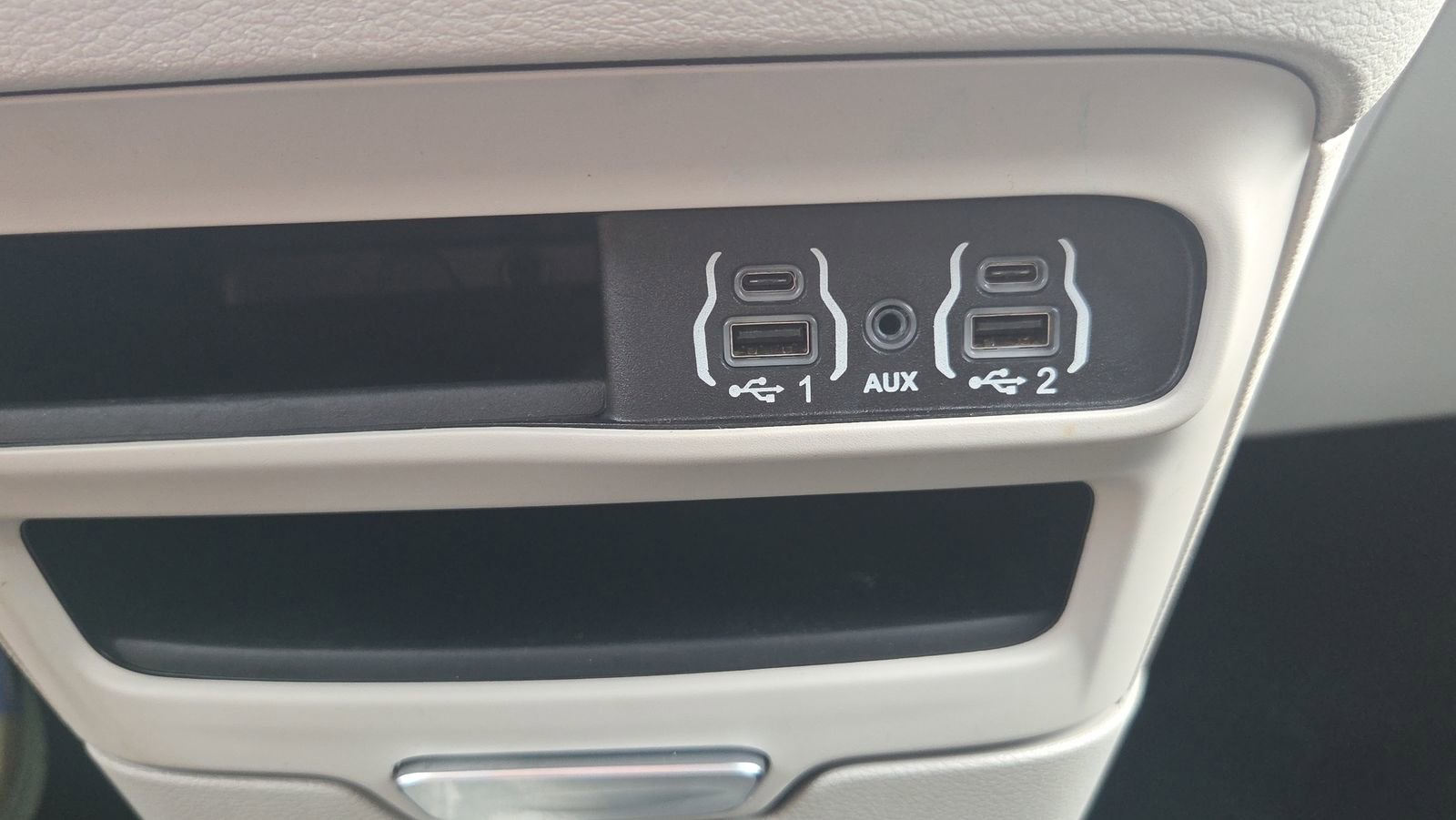 Used 2021 Chrysler Voyager Lxi FWD image 33