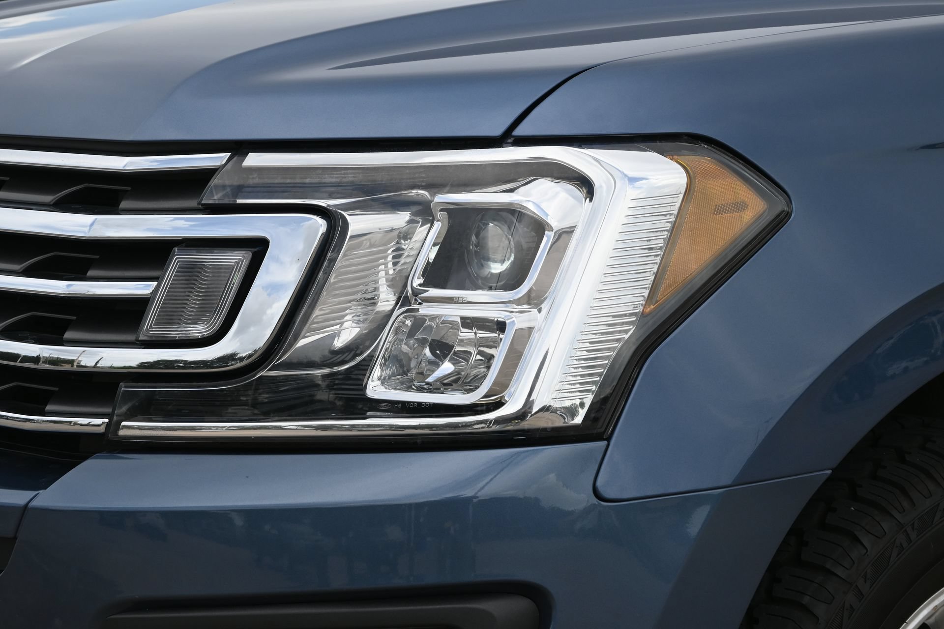 Used 2020 Ford Expedition XLT w/ Equipment Group 202A AWD/4WD image 28