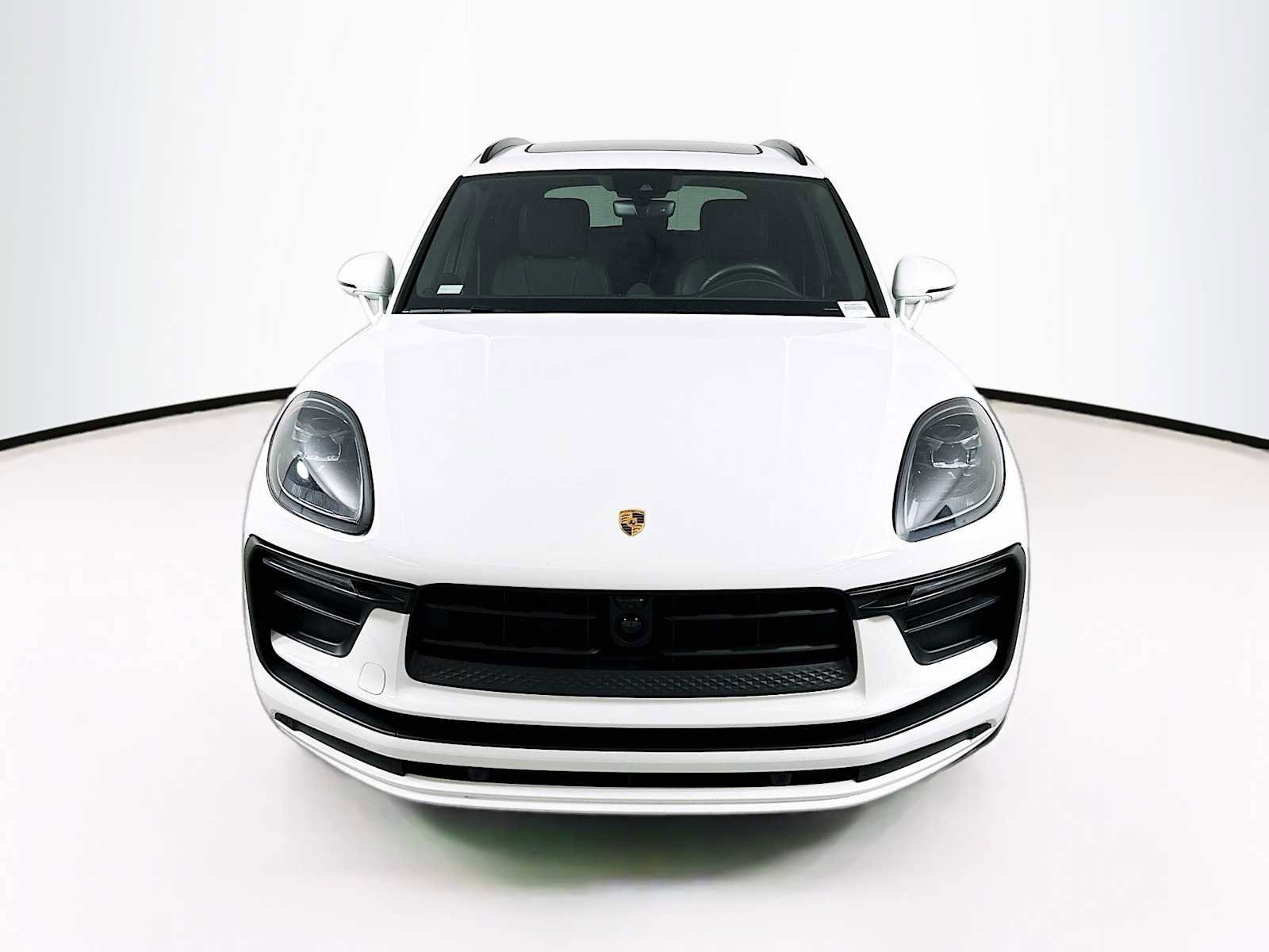 Certified 2025 Porsche Macan AWD/4WD image 6
