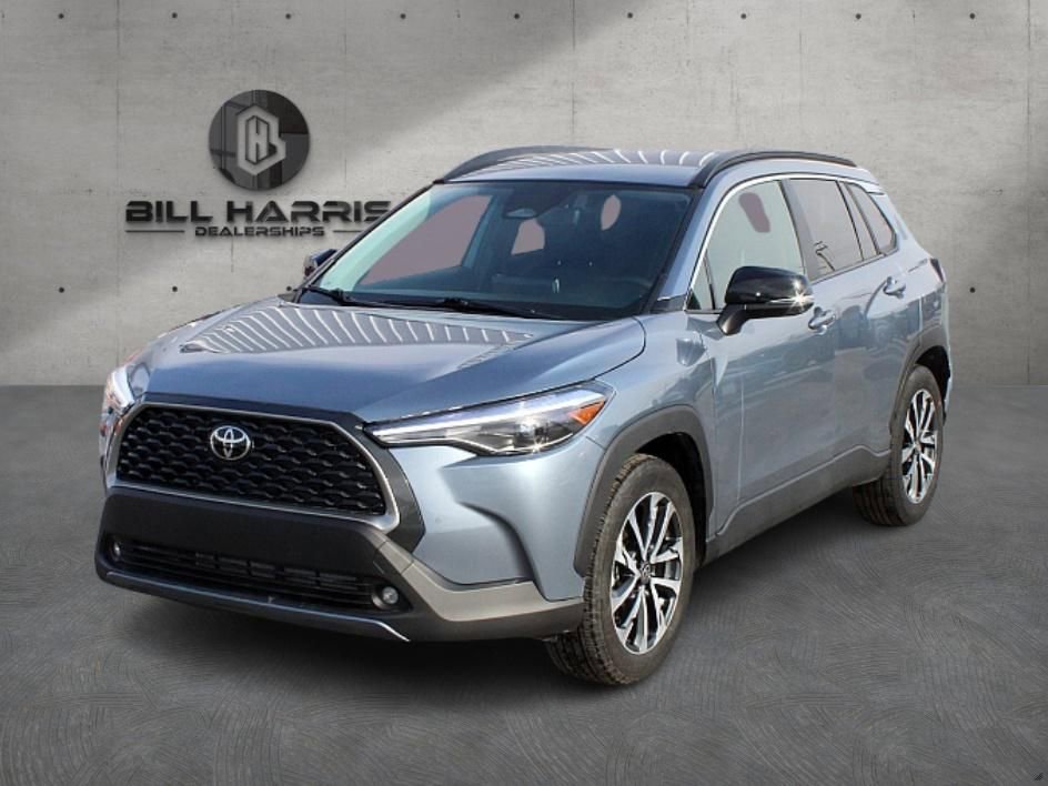 Used 2025 Toyota Corolla Cross XLE image 1