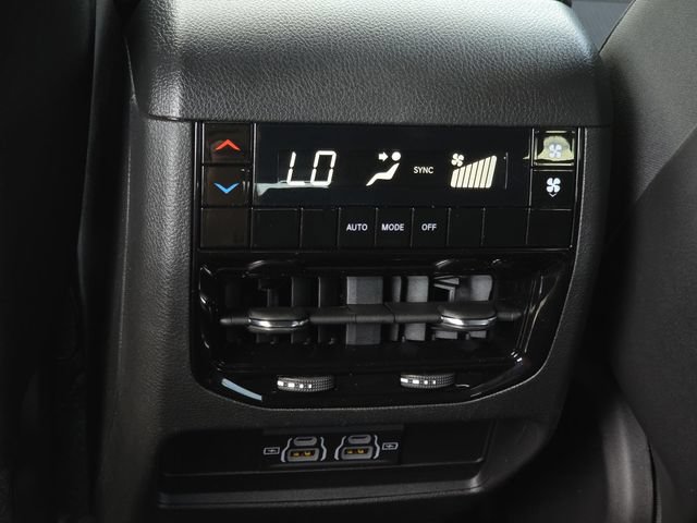 Used 2025 Jeep Grand Cherokee L Laredo RWD image 17