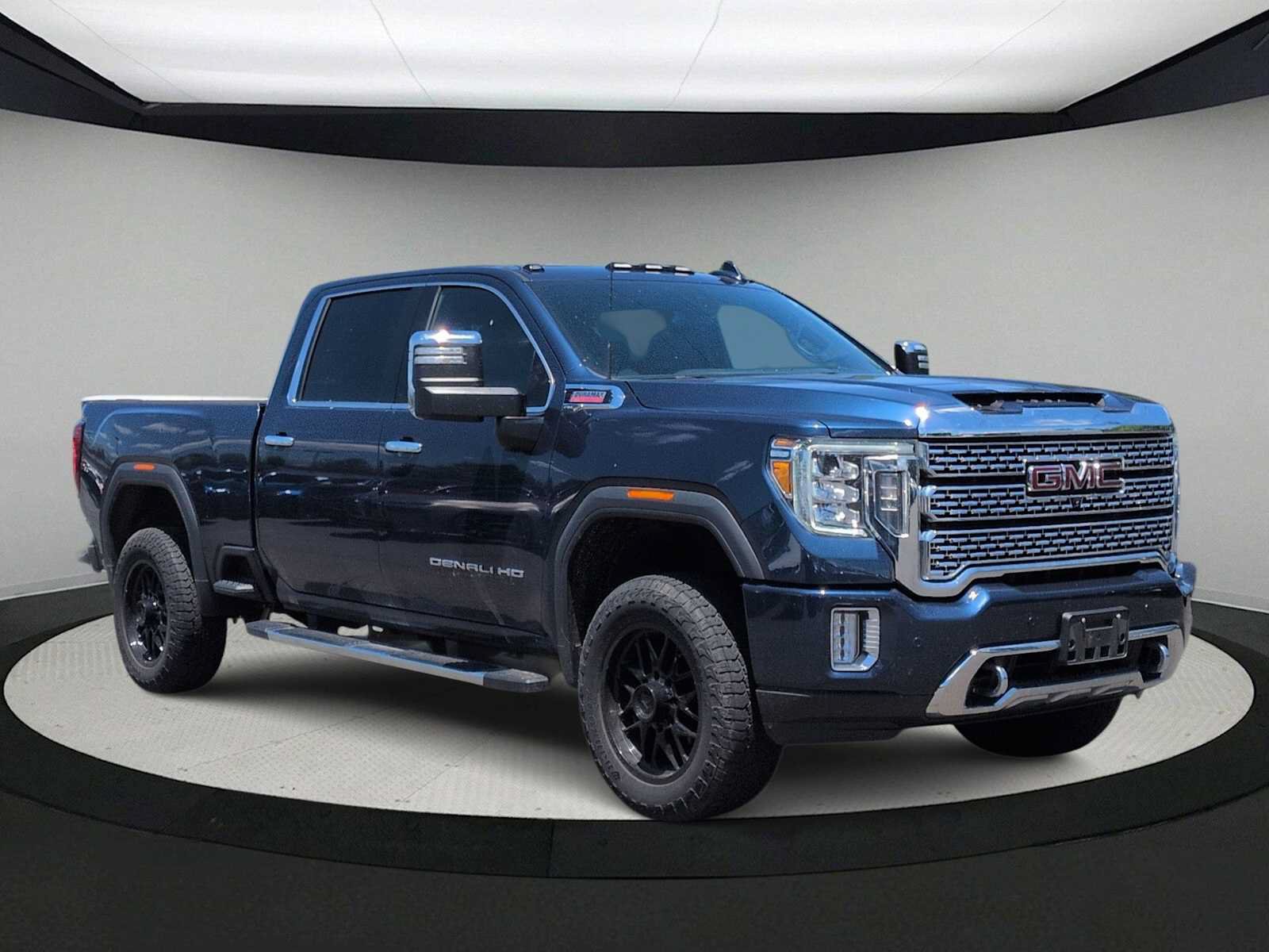 Used 2023 GMC Sierra 2500 Denali w/ Denali Ultimate Package AWD/4WD image 2