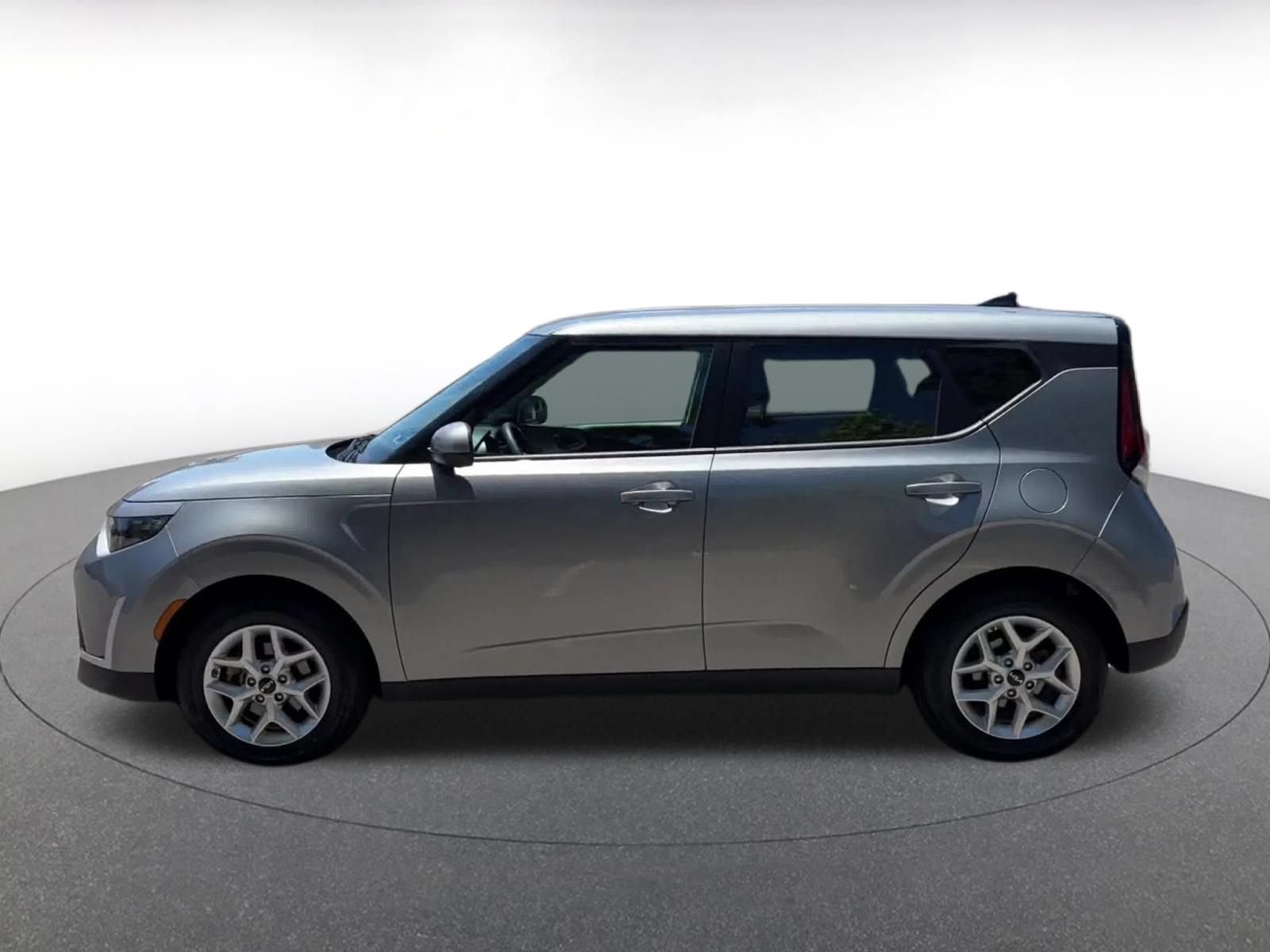 Used 2025 Kia Soul LX w/ LX Technology Package FWD image 9