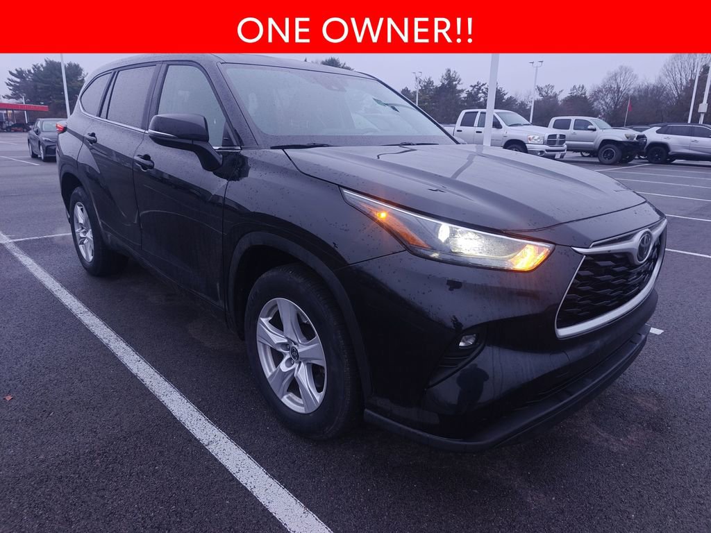 Used 2023 Toyota Highlander XLE image 3