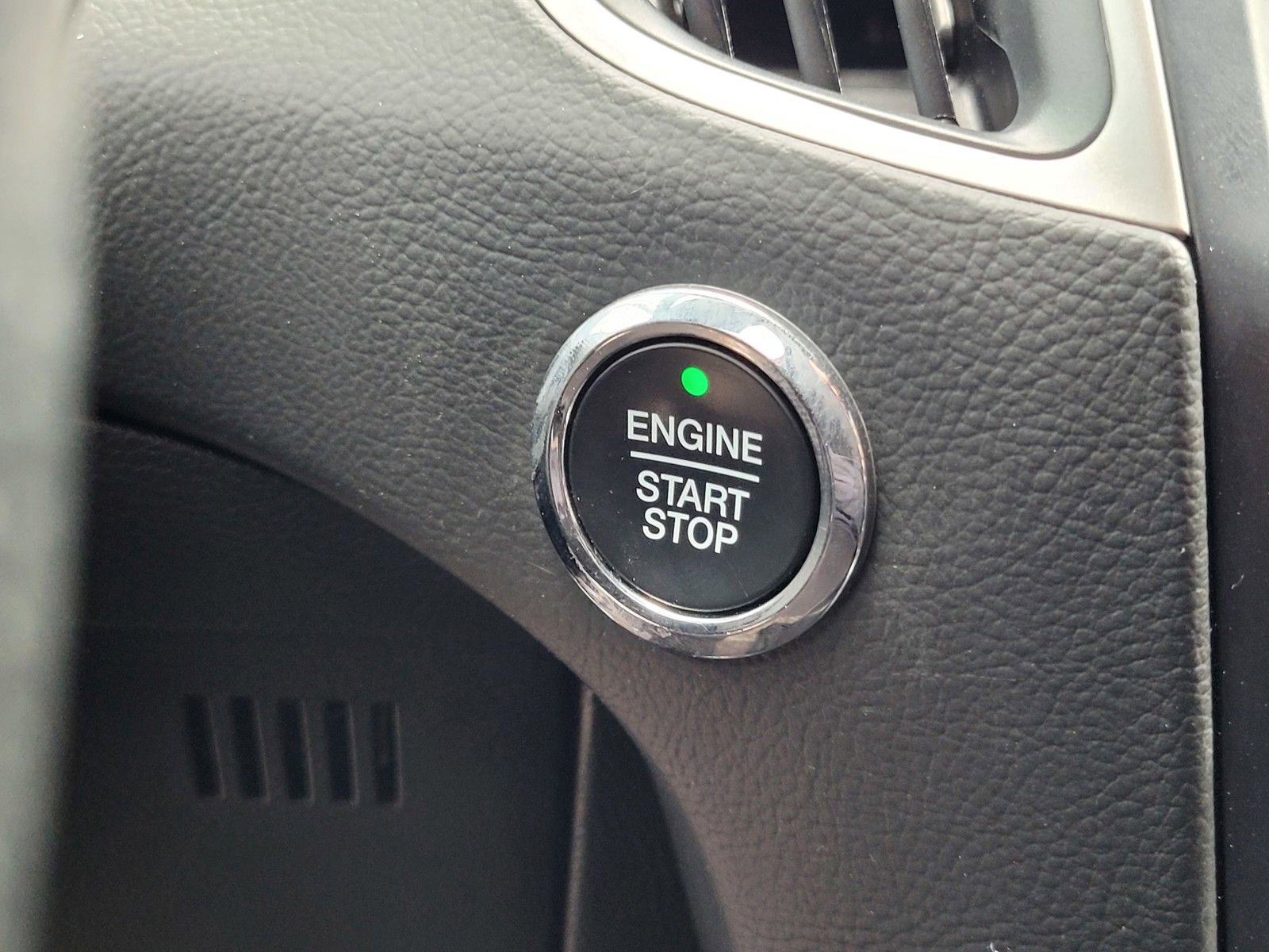 Used 2023 Ford Edge ST-Line image 25