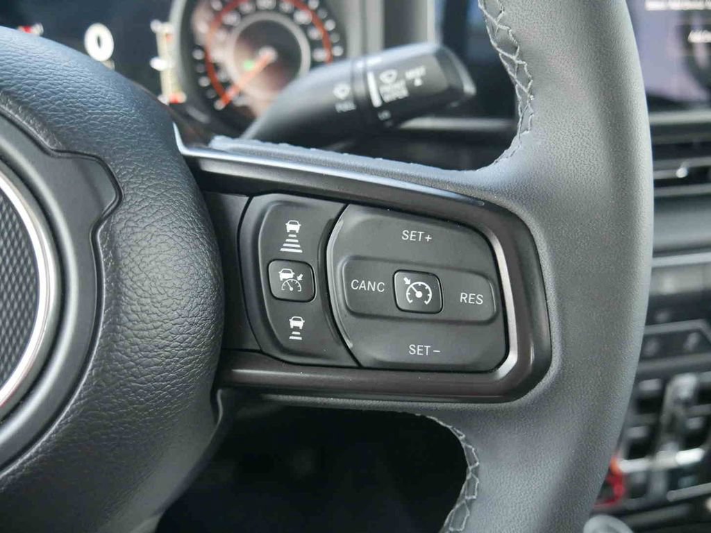 Certified 2026 Jeep Gladiator Mojave AWD/4WD image 37