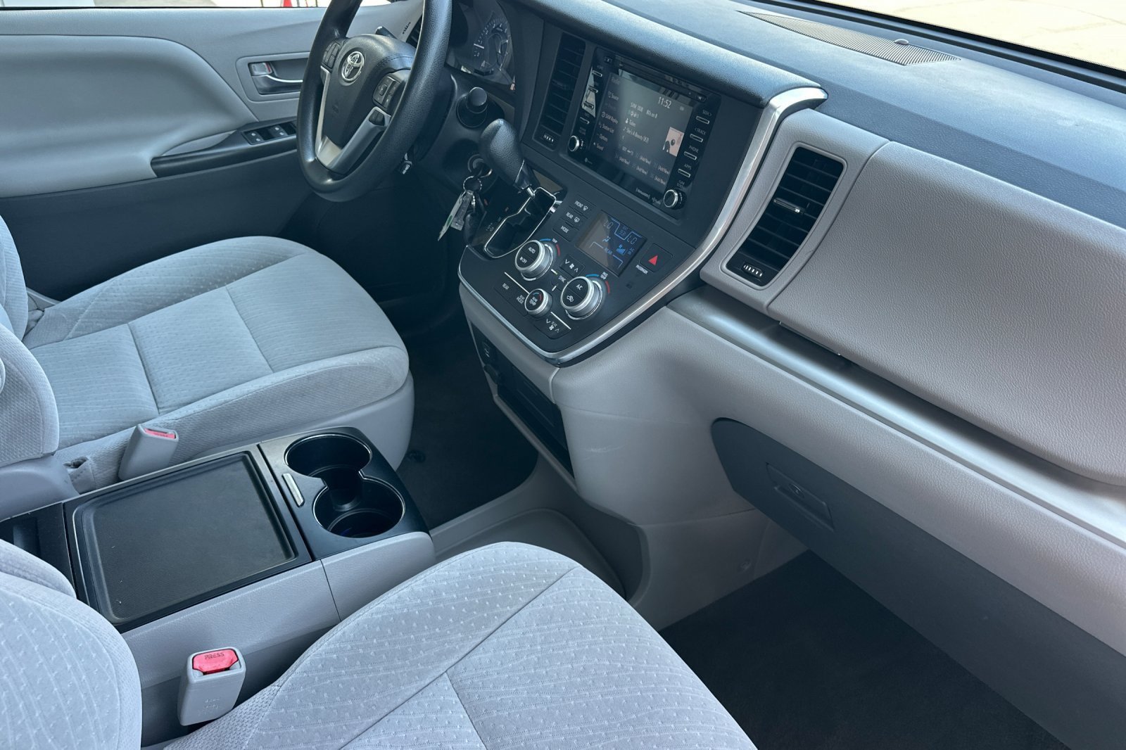 Certified 2018 Toyota Sienna LE FWD image 17