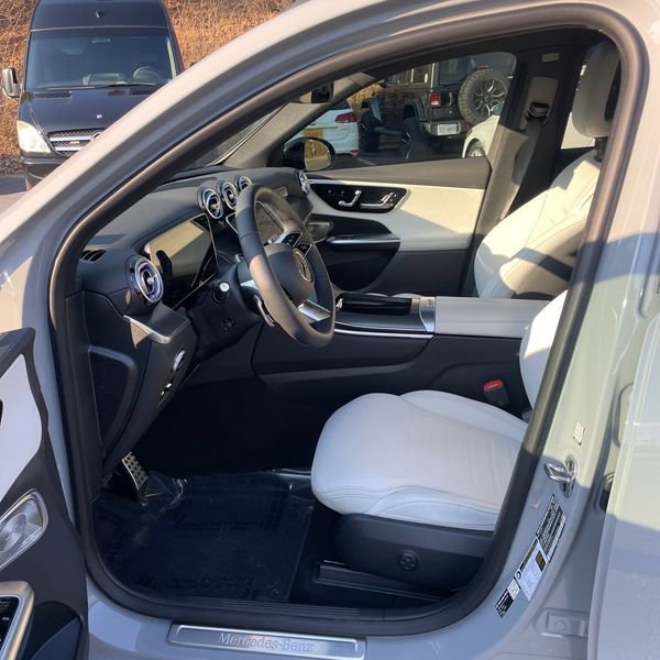 Used 2026 Mercedes-Benz GLC 300 GLC 300 image 9