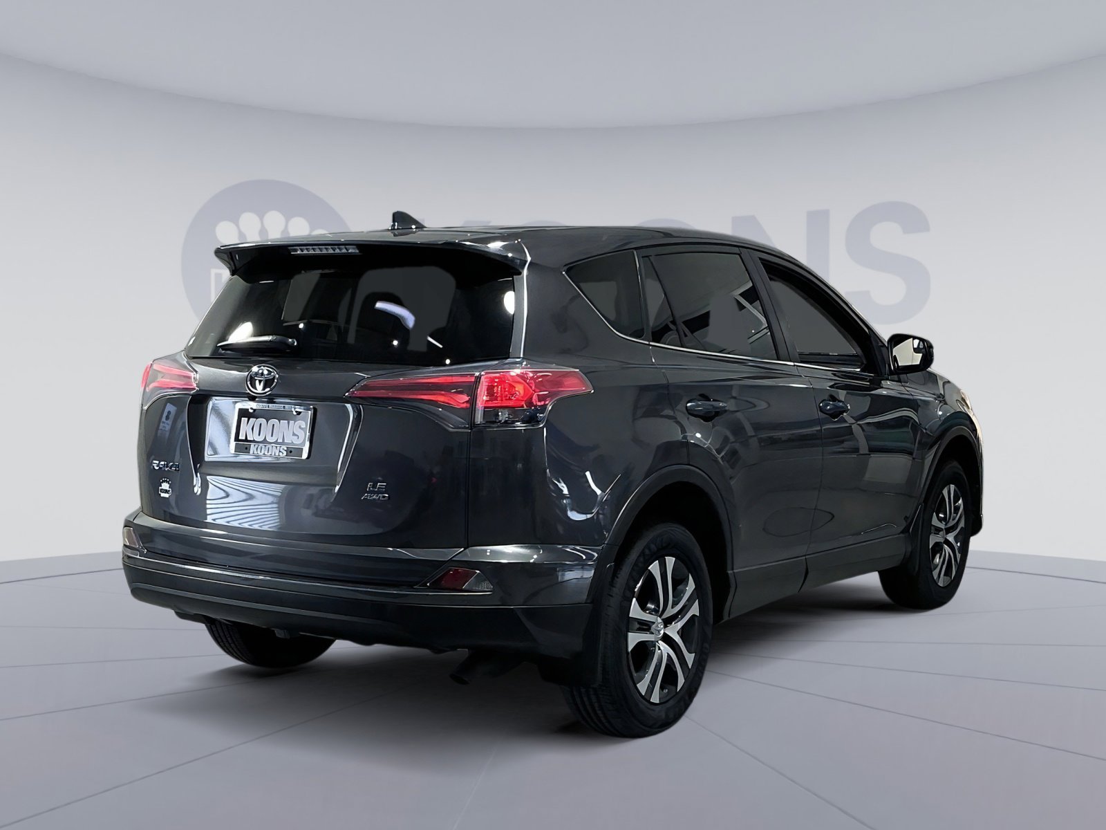 Used 2018 Toyota RAV4 LE image 16