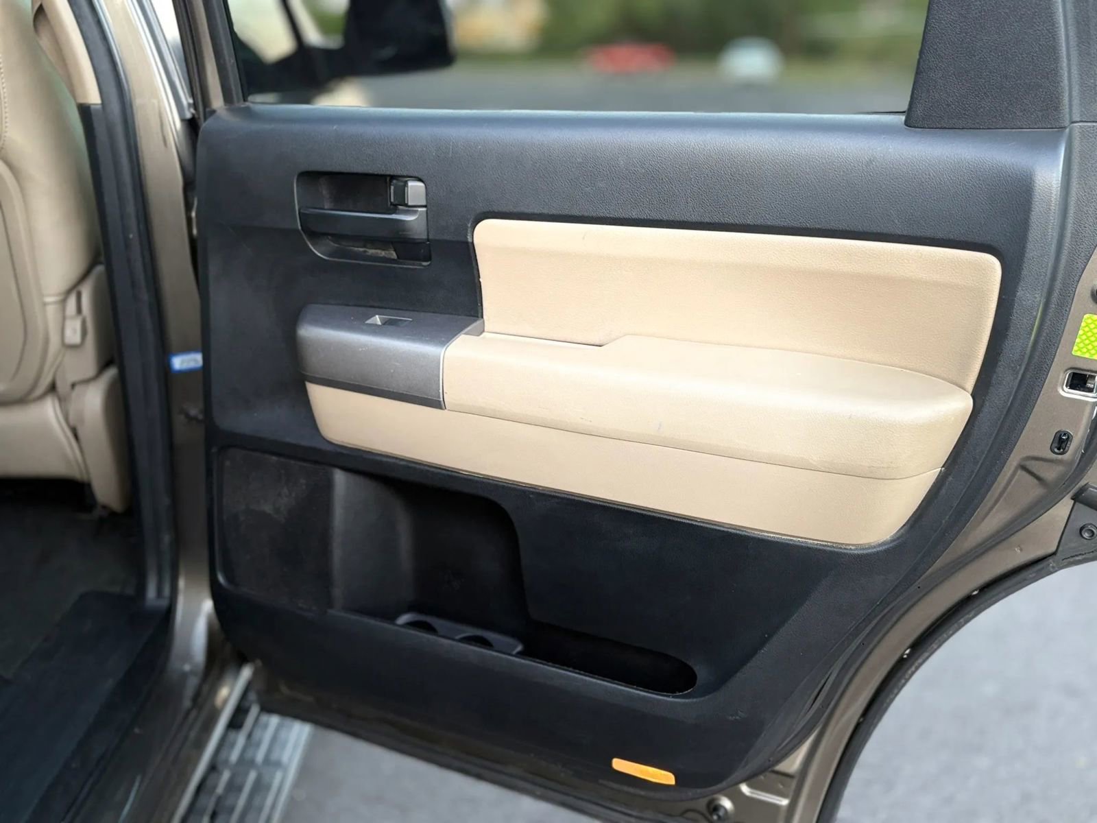 Used 2012 Toyota Sequoia SR5 RWD image 18